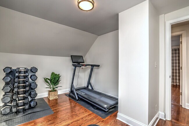 Building Photo - 40 Hazelwood Ave