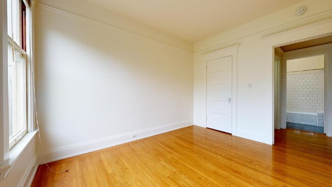 Building Photo - Charming 2BR/1BA in Cole Valley – Garage Parking, In-Unit Laundry & Private Backyard