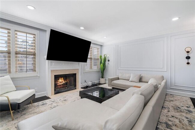 Building Photo - 4200 Roswell Rd NE