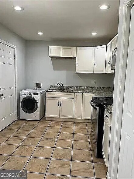 Building Photo - Room in Duplex on Cheney St