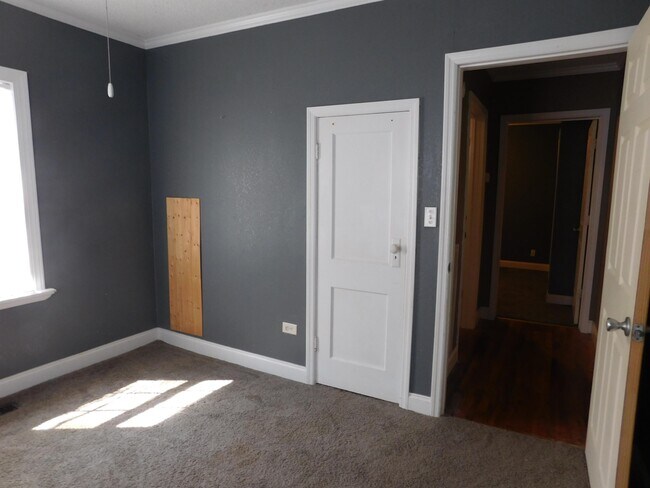 Building Photo - 706 Burns Rd