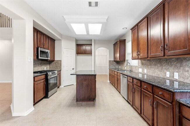 Building Photo - 6211 Stone Hill Rd
