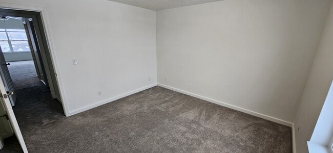 Building Photo - 400 Par Ave