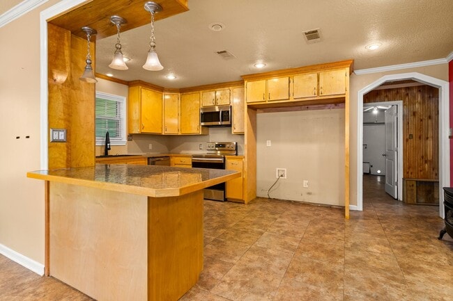 Building Photo - 2020 Clover Ln