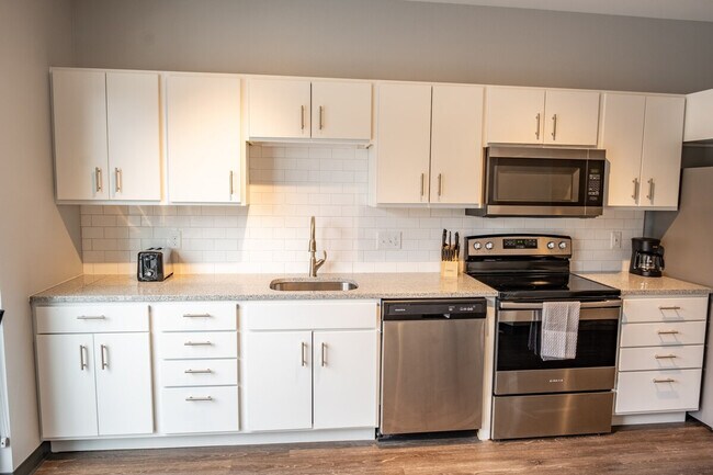 Building Photo - 2301 Ingersoll Ave