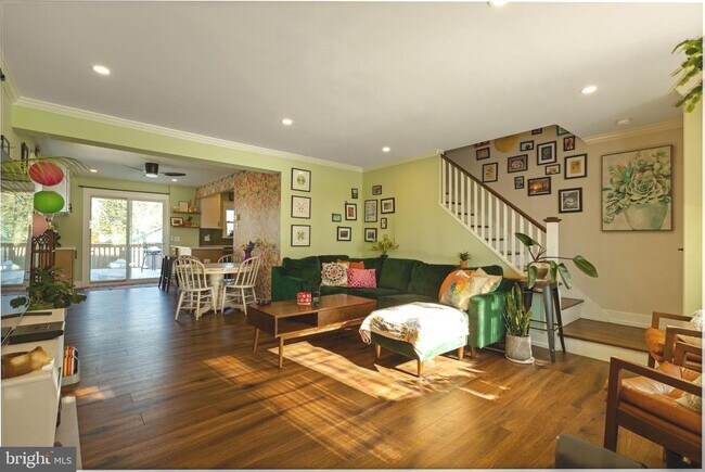 Building Photo - 203 E Rosedale Ave