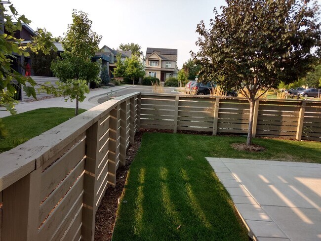 Building Photo - Bright Contemporary 3 Bedroom 2 Bath - August 1st!