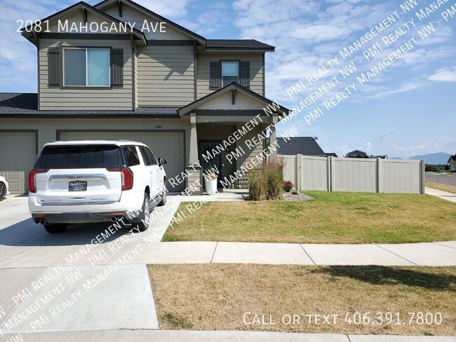 Building Photo - Spacious Newer Home w/ 3 Car Garage