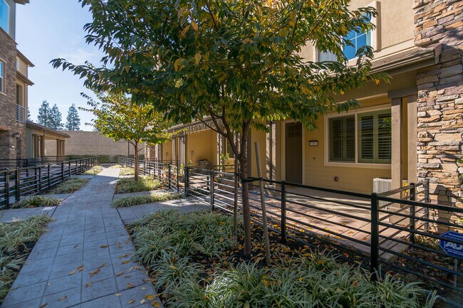 Entry - 856 White Moonstone Loop