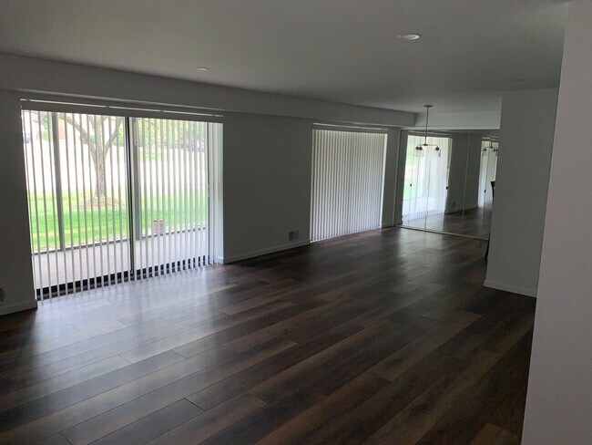 Building Photo - BEAUTIFUL 2 BED CONDO IN HEART OF LIVONIA