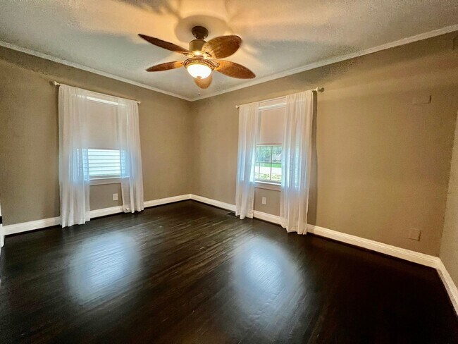 Building Photo - Adorable home located in St. Matthews