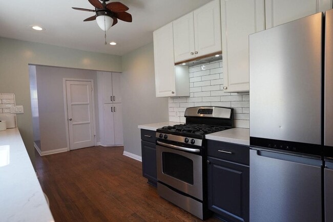 Building Photo - Spacious Silver Lake Charmer 2-bedroom, 1-bath home for Rent.