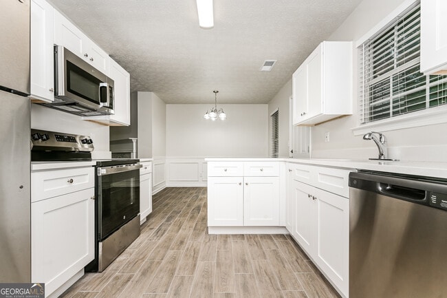 Building Photo - 4392 Chester Ln