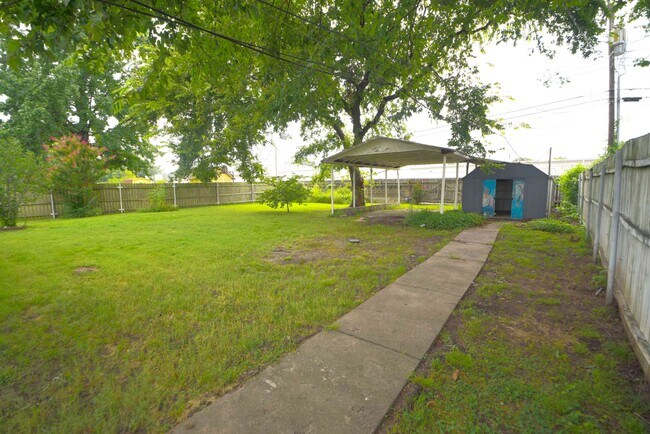Building Photo - 1608 S 1st Pl