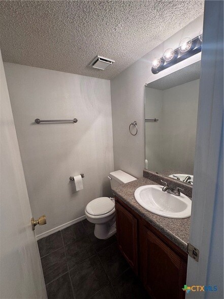 Building Photo - 1613 Bobby Lee Dr