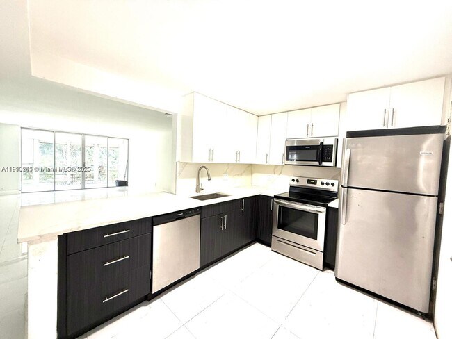 Primary Photo - 1401 NE 191st St