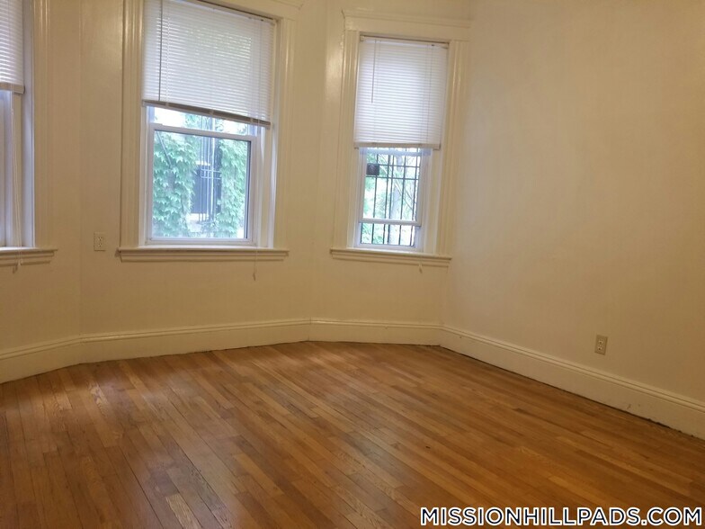 Building Photo - 49 Worthington St