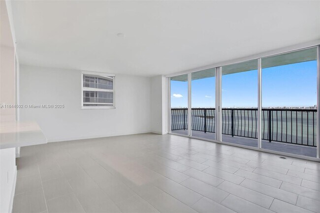 Building Photo - 1756 N Bayshore Dr