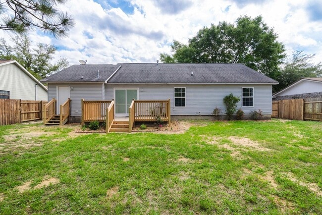 Building Photo - 309 Green Oak Dr