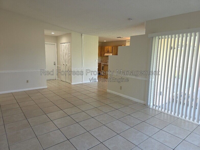 Building Photo - 1049 Ridgeway Dr