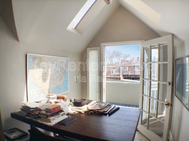 Building Photo - 2606 W River Dr