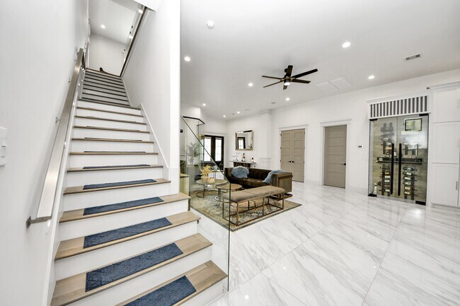 Building Photo - 3520 Beauchamp St