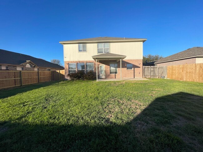 Building Photo - 4902 Golden Gate Dr