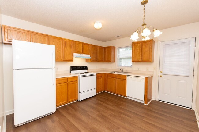 Building Photo - 241 Lakewood Dr