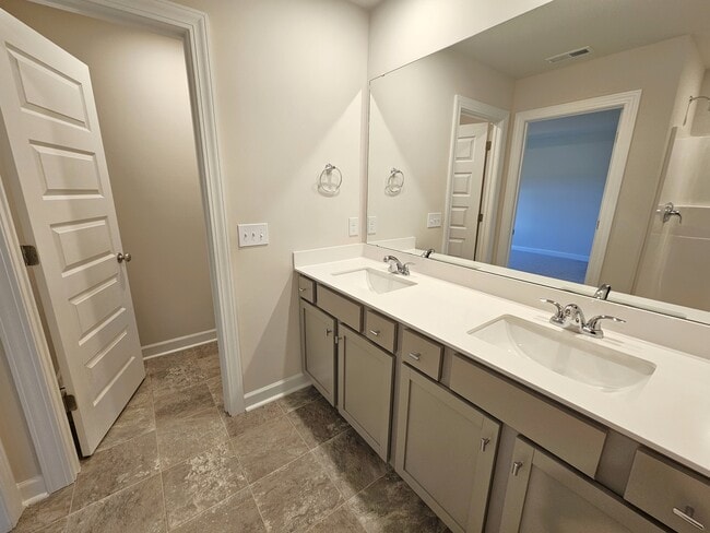 Building Photo - 1522 Yellowwood Ct