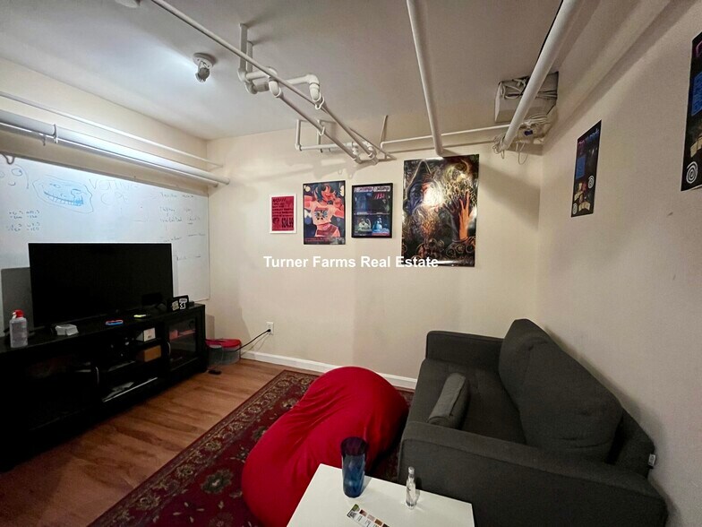 Building Photo - 19 Netherlands Rd