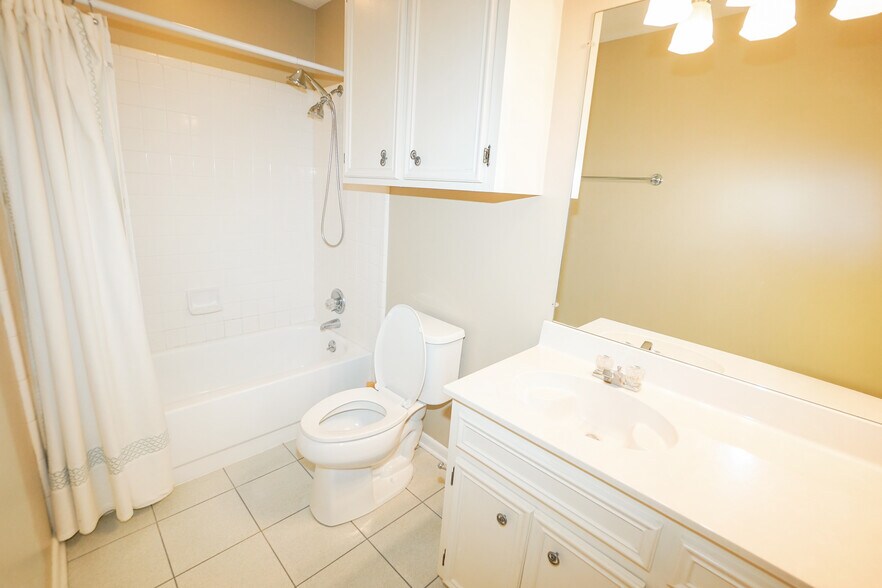 Building Photo - 325 Mockingbird Ln