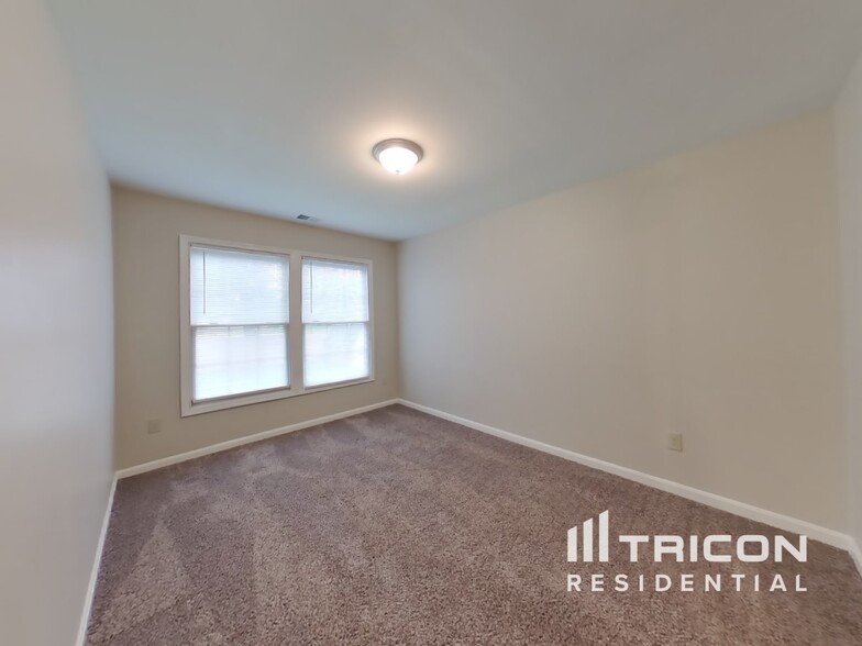 Building Photo - 2773 Fox Pointe Dr