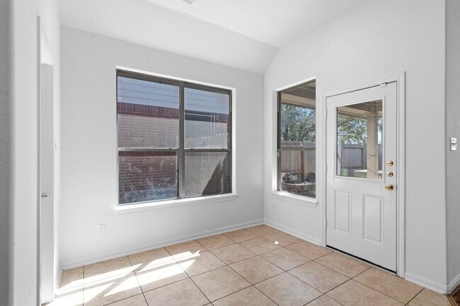 Building Photo - 17215 Fernchase Ct