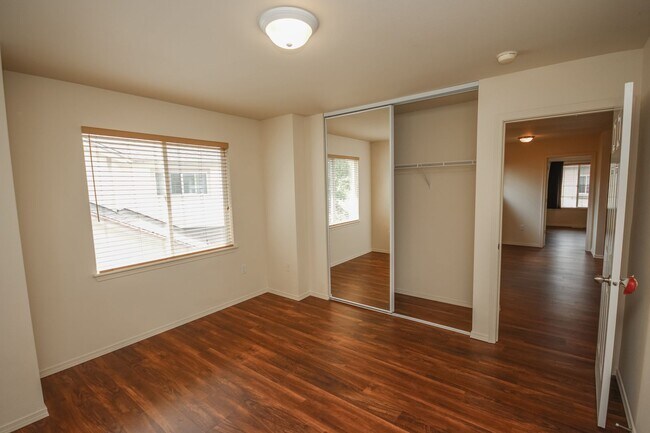 Building Photo - Lovely 3 Bedroom Auburn Condo