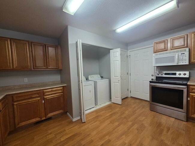 Building Photo - 906 Whitetail Ct