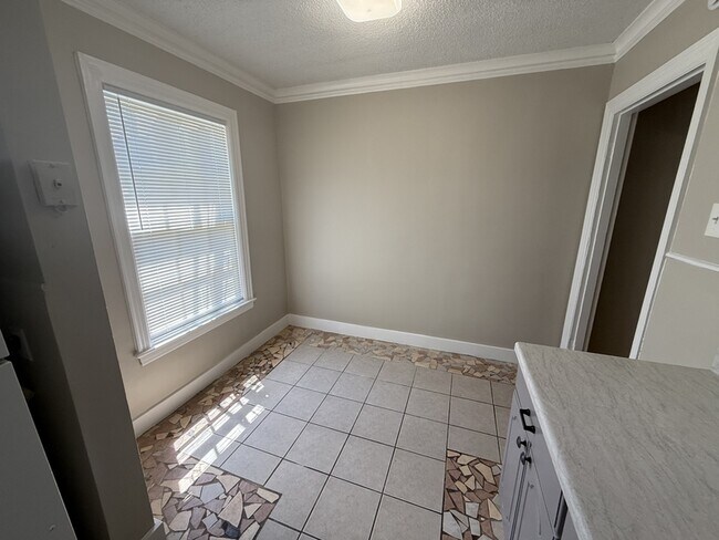 Building Photo - 1621 Glenview Ave