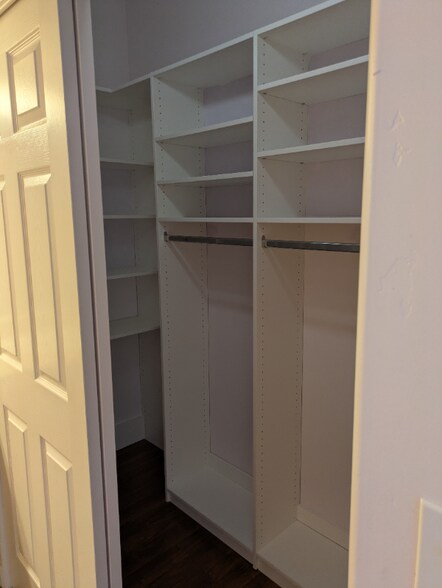 Building Photo - 1591 Roseanna Dr