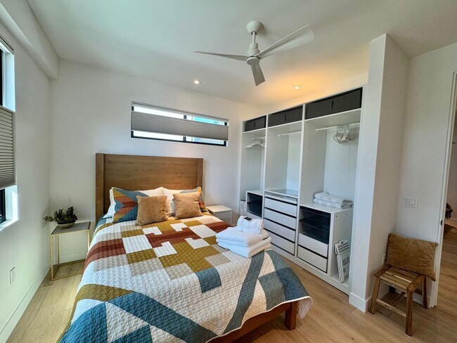 Building Photo - 1910 Raymond Ln