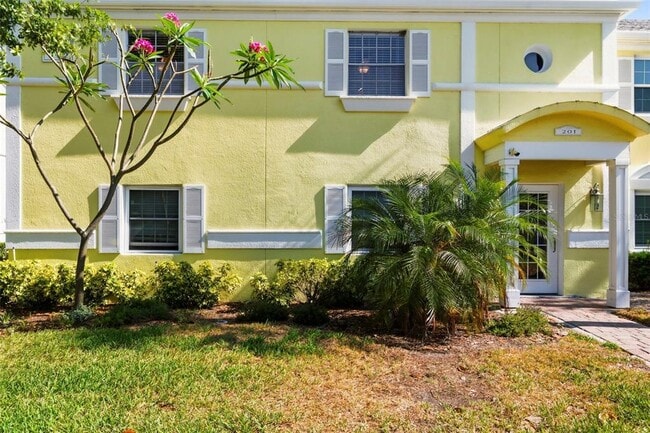 Building Photo - 201 Pompano Dr SE