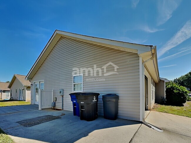 Building Photo - 197 Cameron Way Cir