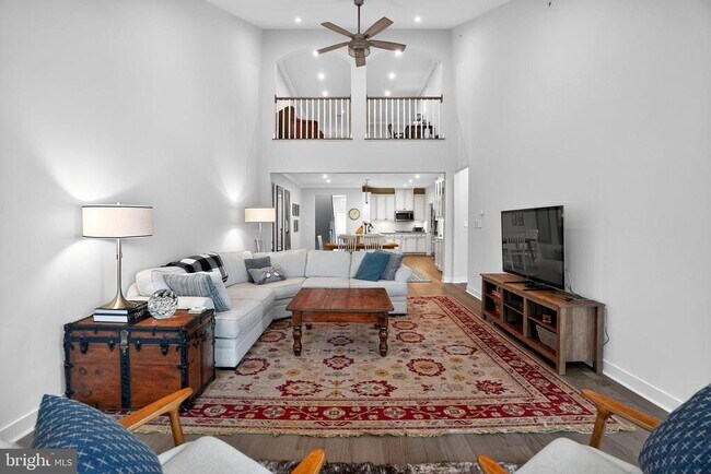 Building Photo - 701 Cascade Way