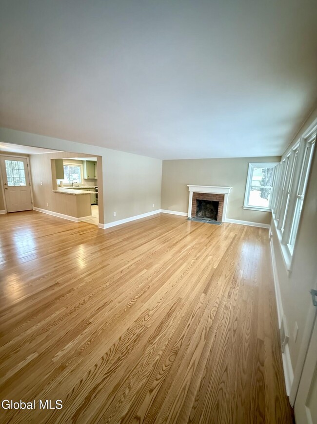 Building Photo - 2 Pinewood Ct