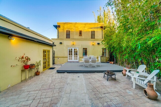 Building Photo - 3131 E Corto Pl