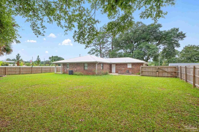 Building Photo - 4624 Santa Rosa Dr