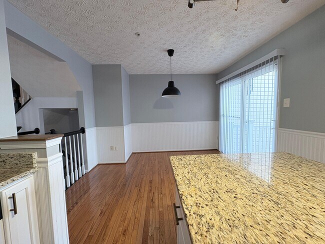 Building Photo - 577 MacIntosh Cir