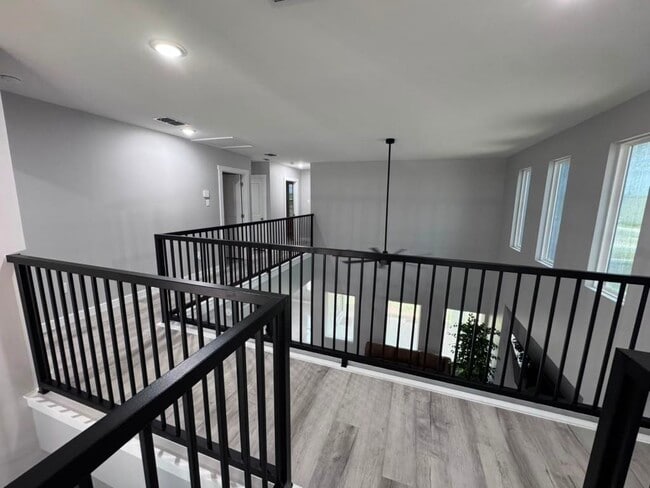 Building Photo - 3012 Clydesdale Dr