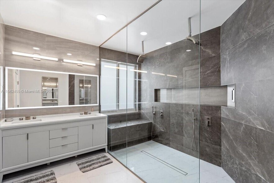 Building Photo - 3847 Crestwood Cir