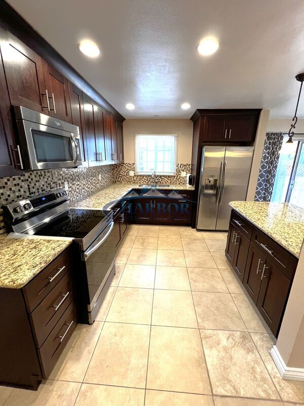 Building Photo - 227 W Cummings St