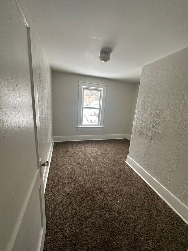 Building Photo - 3bd Single Family Akron Cash Pay