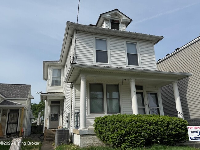 Building Photo - 1002 Charles St